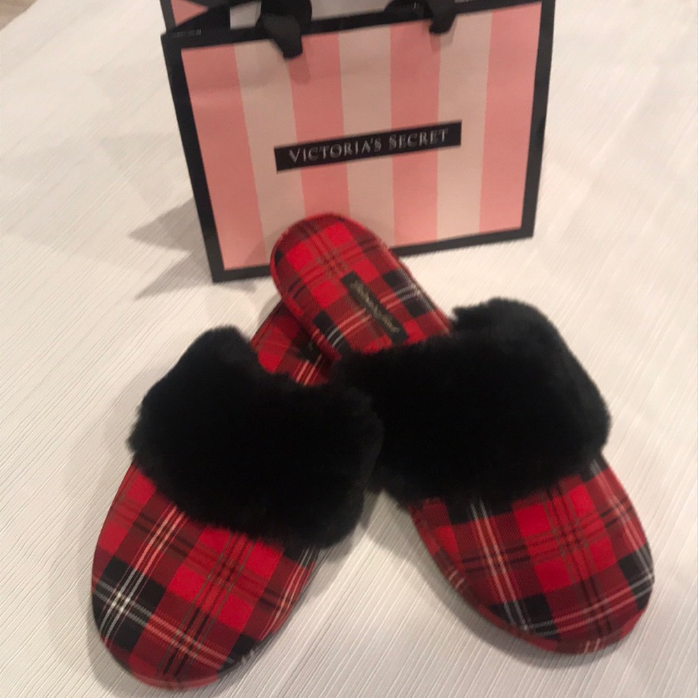 Brand new Victoria’s Secret slippers